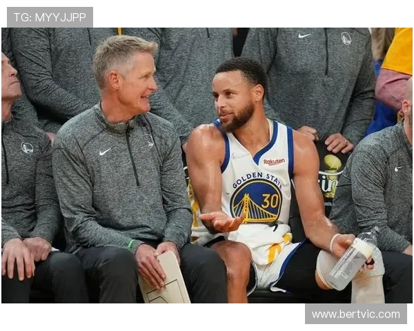 库里神勇表现助勇士击败马刺 延续连胜势头