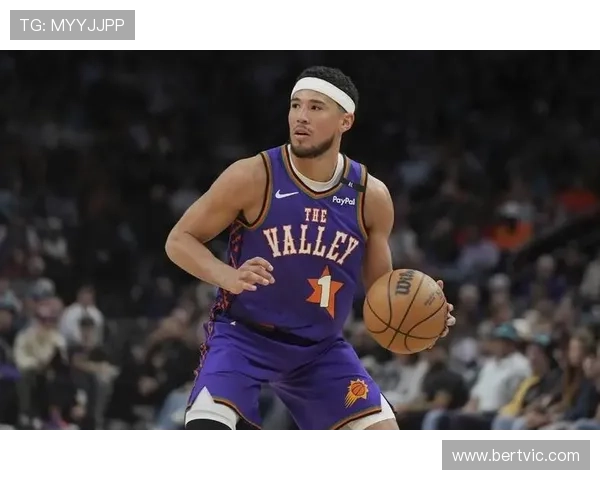 布克助攻与失误并存球队急需真正控卫提升整体表现 布克助攻与失误并存球队急需真正控卫提升整体表现