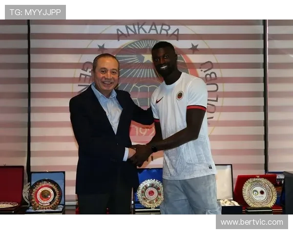 米兰老板自豪宣布获得意大利国籍源于家族深厚的意大利血统 米兰老板自豪宣布获得意大利国籍源于家族深厚的意大利血统