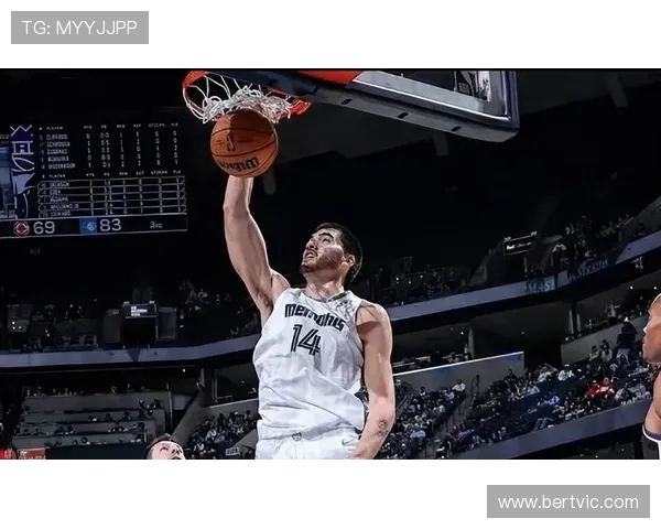 克莱回忆灰熊恶行22年季后赛致队友胳膊肘骨折的惨痛经历